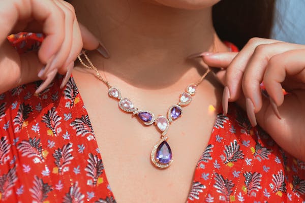 Romantic Jewelry Gift Ideas - Learn the 5 Heart-Stealing Tips!